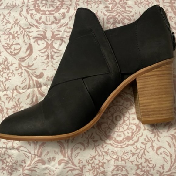 BC FOOTWEAR - Azalea Vegan Crisscross Bootie (Black) - Picture 8 of 9